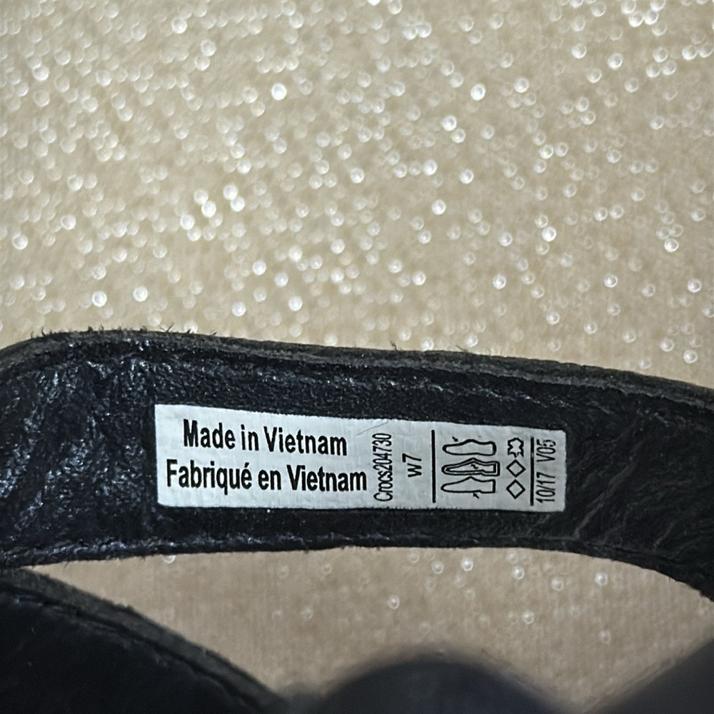 Crocs duel comfort Black Strappy Sandals. NWOT - Picture 5 of 5